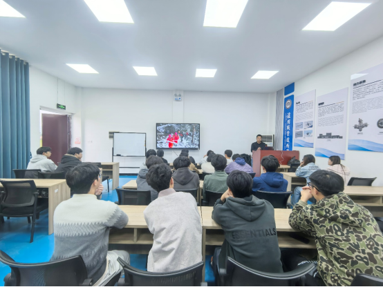 聚力建圈强链｜泸职—纵横无人机技术服务工程师订单班开启企业导师首次授课