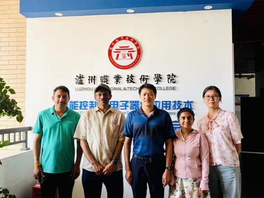国际光子学专家与储能材料技术专业师生座谈交流
